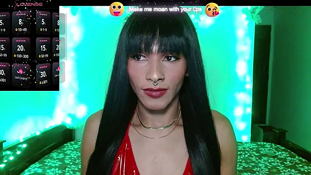 carolinemiller7 online show from December 18, 2024, 7:58 am