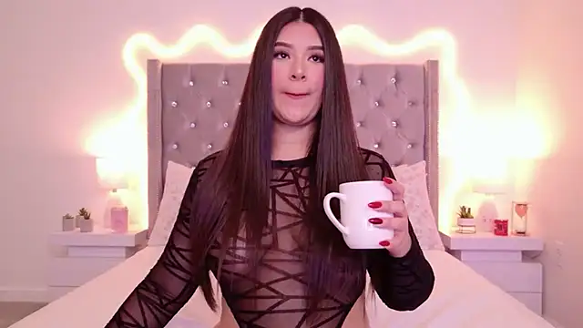 JuliaSUMMERS2022 online show from December 3, 2025, 10:52 pm