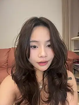 Hot Mm online show from February 26, 2025, 9:21 am