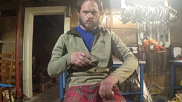 Bigoleslong98765 online show from April 7, 2026, 11:15 pm