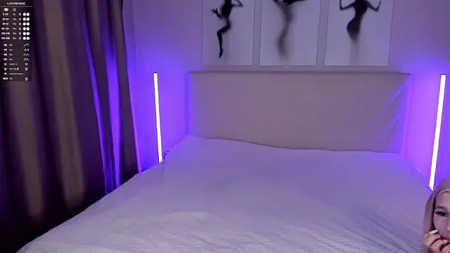 EmmaBarbs online show from October 6, 2025, 8:39 pm