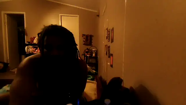 Snapshot of EbonyFetishQueen chatting on March 11, 2026, 4:18 am EbonyFetishQueen online show from March 11, 2026, 4:18 am