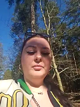 Britishbella online show from March 18, 2025, 1:42 pm