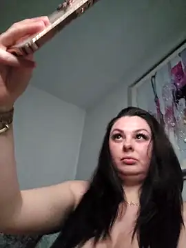 Snapshot of Britishbella chatting on April 18, 2026, 11:49 pm Britishbella online show from April 18, 2026, 11:49 pm