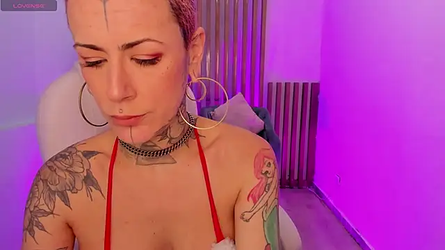 Snapshot of GinebraaFox_ chatting on December 17, 2024, 4:00 pm GinebraaFox online show from December 17, 2024, 4:00 pm