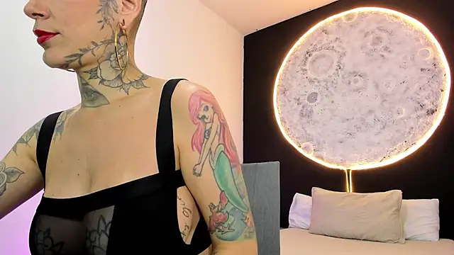 Snapshot of GinebraaFox_ chatting on February 6, 2025, 2:26 pm GinebraaFox online show from February 6, 2025, 2:26 pm