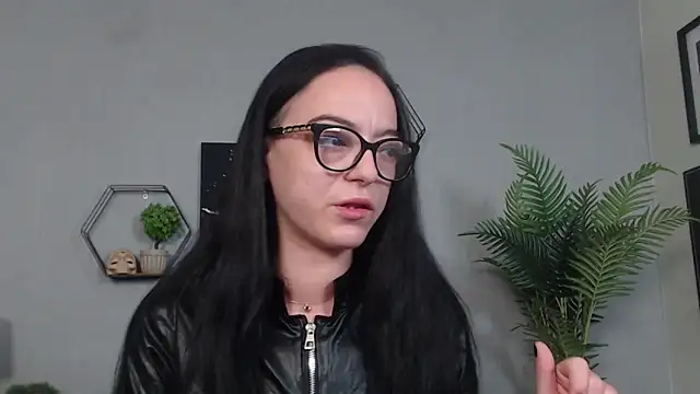 IzabelllNoir online show from May 10, 2026, 7:57 am