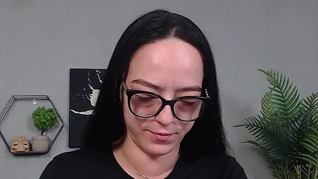 IzabelllNoir online show from May 23, 2026, 4:50 am