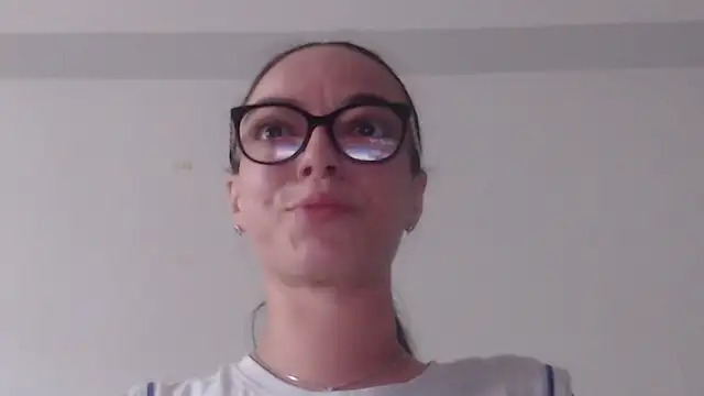 IzabelllNoir online show from June 3, 2026, 6:49 am