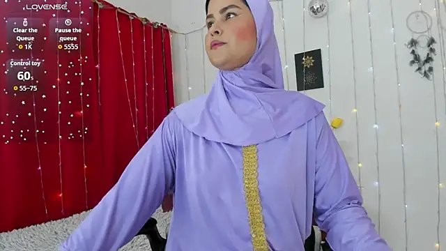 AishaAmin  online show from November 20, 2025, 12:16 pm