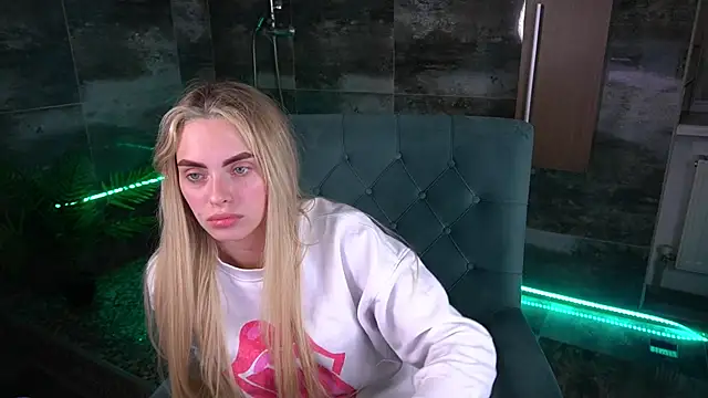 ChloeBrightt online show from November 11, 2025, 8:31 pm