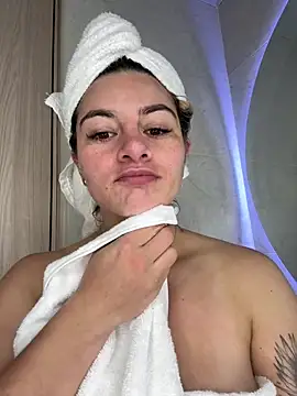 AtheneaRossi online show from February 17, 2026, 12:12 pm