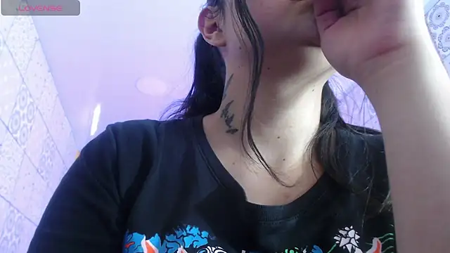 Snapshot of vitoria23_ chatting on March 13, 2025, 2:23 pm vitoria23 online show from March 13, 2025, 2:23 pm