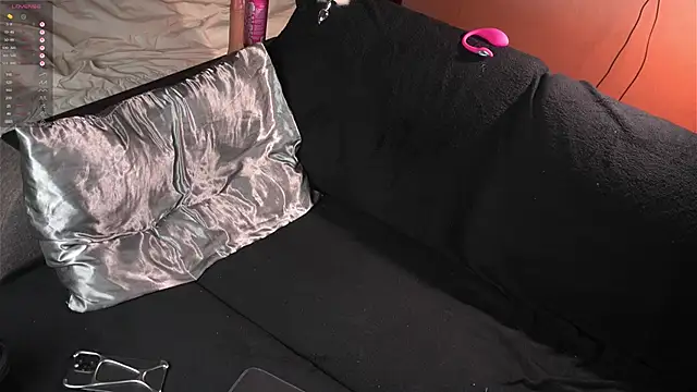 cherrydany online show from September 8, 2025, 4:17 pm