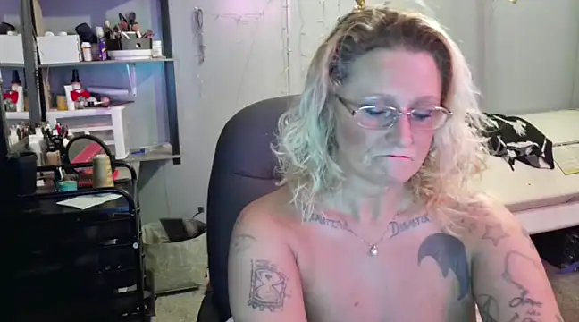 Lisalovely6981 online show from January 22, 2025, 9:24 am