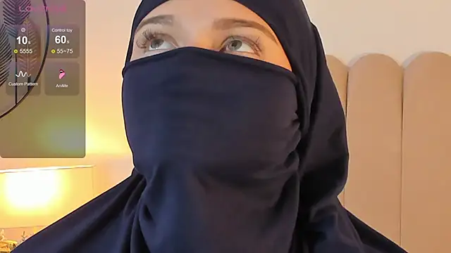 anna-henao online show from December 6, 2024, 12:27 pm