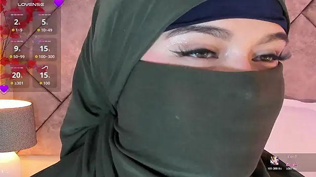 anna-henao online show from November 27, 2025, 9:39 pm