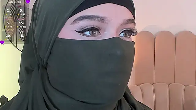 anna-henao online show from April 14, 2026, 7:42 pm