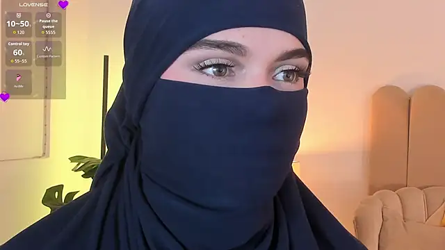 anna-henao online show from May 15, 2026, 11:01 pm
