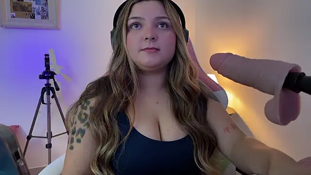 SweetPaige  online show from March 10, 2026, 1:27 pm