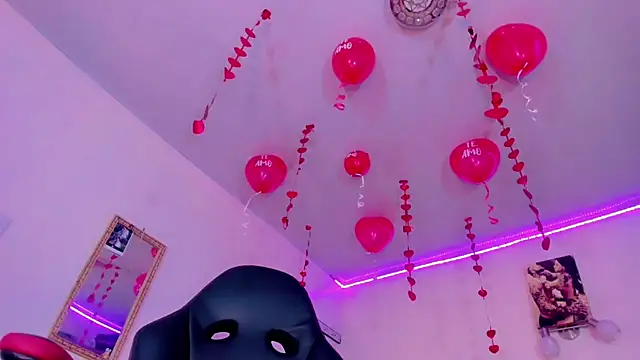 naomy  xx online show from February 18, 2025, 10:38 am