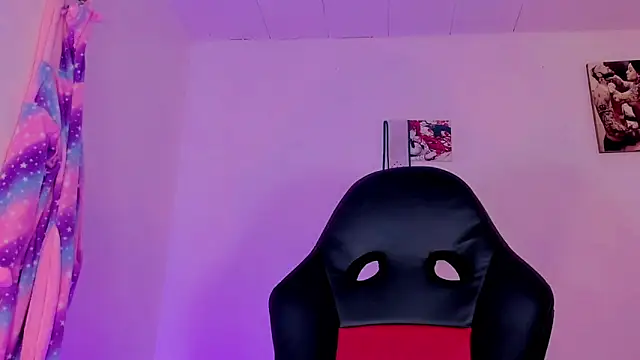 naomy  xx online show from October 31, 2025, 3:18 am