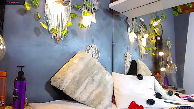 ItsVenuss online show from December 17, 2024, 10:32 pm