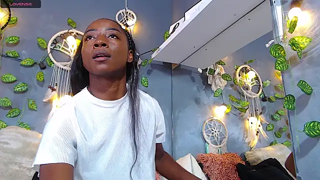 ItsVenuss online show from March 8, 2025, 6:16 pm