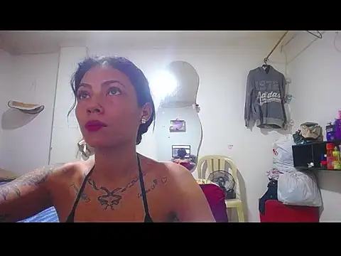 Snapshot of harry_lia_ chatting on December 3, 2025, 7:45 pm harry lia online show from December 3, 2025, 7:45 pm