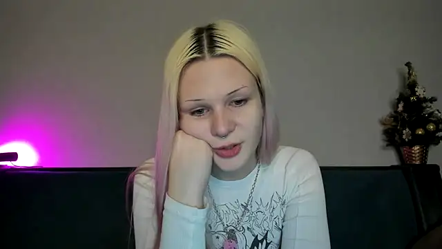 sashakiss99 online show from December 9, 2024, 7:18 pm