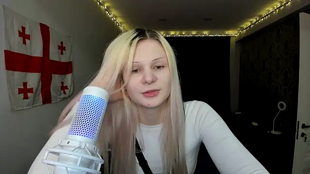 sashakiss99 online show from January 22, 2025, 4:12 pm