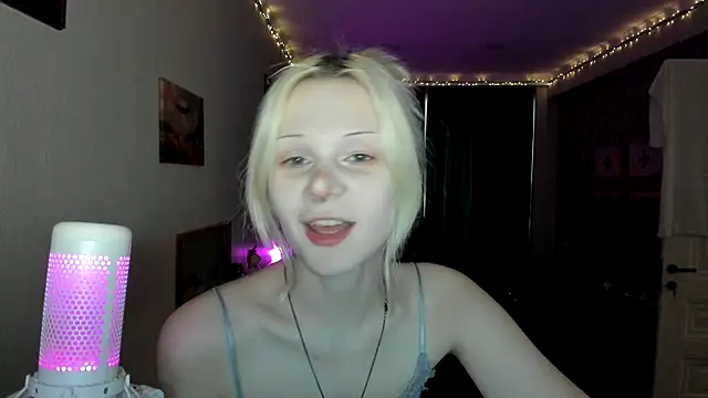 sashakiss99 online show from October 1, 2025, 12:33 pm