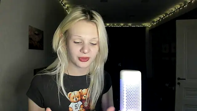 sashakiss99 online show from October 24, 2025, 1:35 am