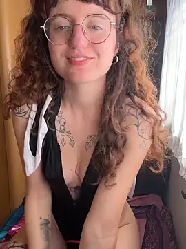 Snapshot of _foxygirl_ chatting on April 18, 2026, 9:13 am foxygirl online show from April 18, 2026, 9:13 am