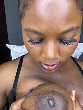 Snapshot of chocogirl01 chatting on January 19, 2025, 12:39 pm chocogirl01 online show from January 19, 2025, 12:39 pm