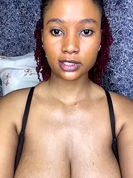 Snapshot of chocogirl01 chatting on September 26, 2025, 4:05 am chocogirl01 online show from September 26, 2025, 4:05 am