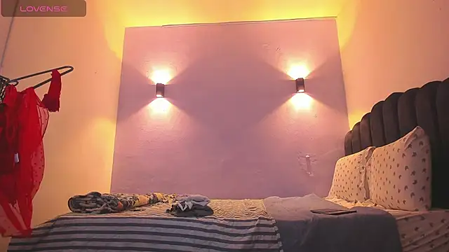 Snapshot of Sofia_Clauss_ chatting on March 8, 2025, 4:01 am Sofia Clauss online show from March 8, 2025, 4:01 am