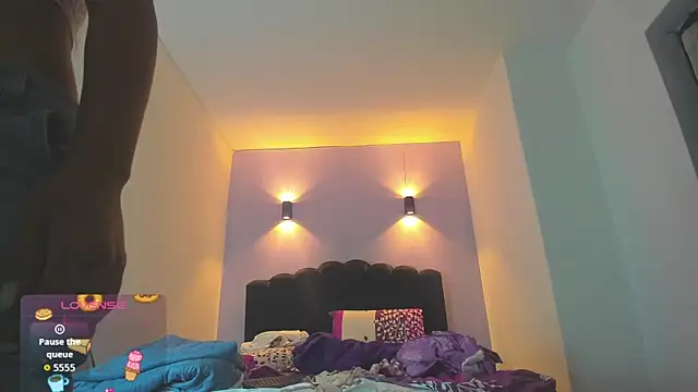 Snapshot of Sofia_Clauss_ chatting on September 19, 2025, 4:25 am Sofia Clauss online show from September 19, 2025, 4:25 am