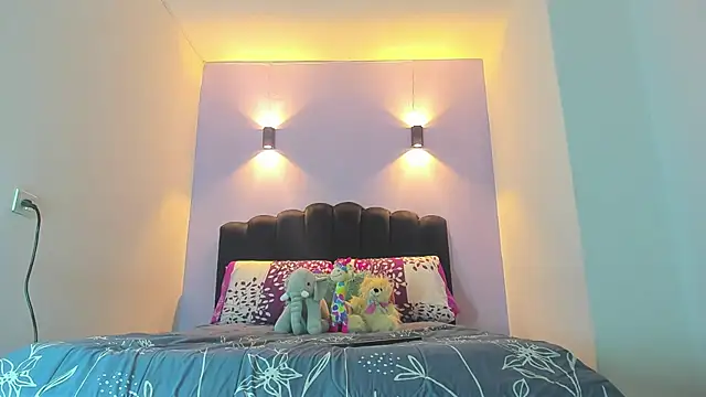 Sofia Clauss  online show from September 26, 2025, 4:49 am