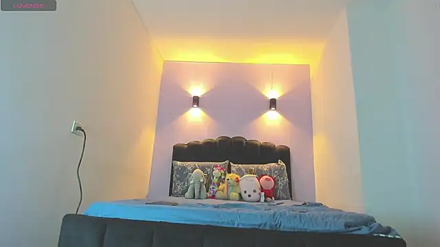 Snapshot of Sofia_Clauss_ chatting on October 17, 2025, 8:28 am Sofia Clauss online show from October 17, 2025, 8:28 am