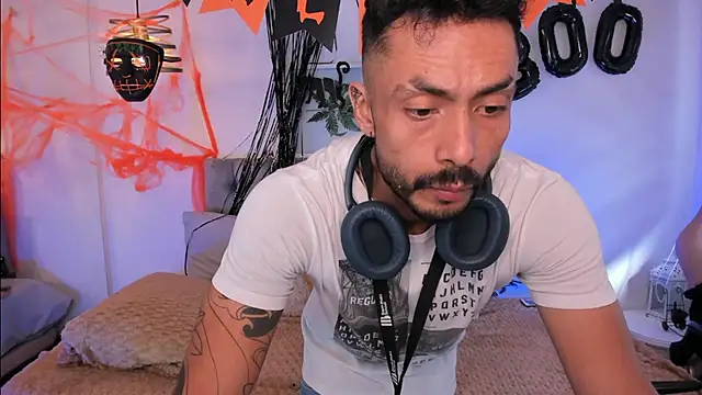 Tom cooper  online show from October 18, 2025, 12:50 pm