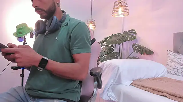 Tom cooper  online show from November 21, 2025, 1:21 pm