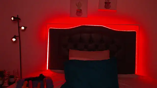 candy lux  online show from March 3, 2026, 7:42 pm