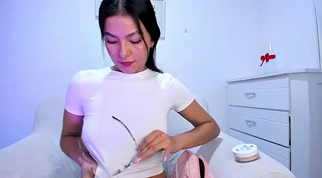 Snapshot of barbie_brunette3 chatting on March 4, 2025, 12:50 am barbie brunette3 online show from March 4, 2025, 12:50 am