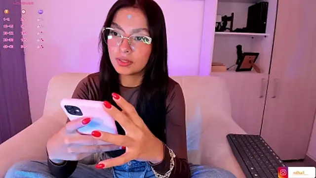 Snapshot of barbie_brunette3 chatting on October 17, 2025, 3:42 am barbie brunette3 online show from October 17, 2025, 3:42 am