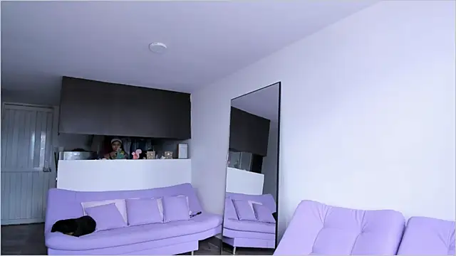 Lauren A online show from September 15, 2025, 7:36 pm