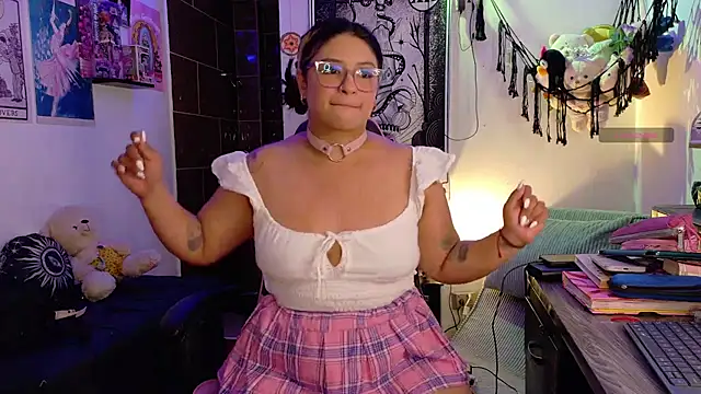 mollyshake1 online show from April 17, 2026, 5:43 am