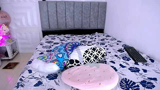 nataly red online show from February 14, 2025, 7:44 pm