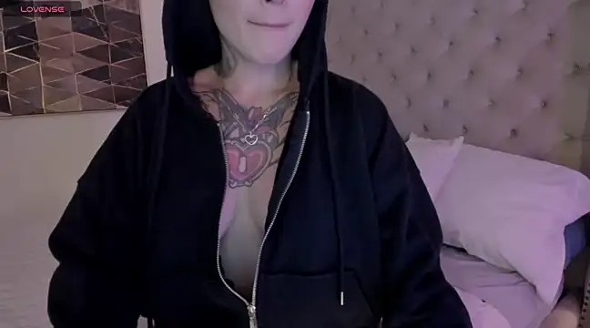 Snapshot of vangie_ chatting on January 18, 2025, 1:30 am vangie online show from January 18, 2025, 1:30 am