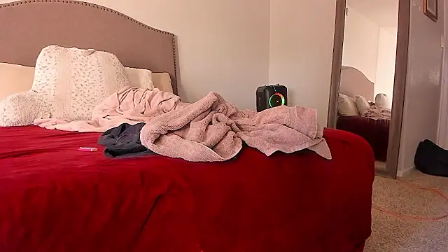 Snapshot of yiauana chatting on February 7, 2026, 10:35 pm yiauana online show from February 7, 2026, 10:35 pm